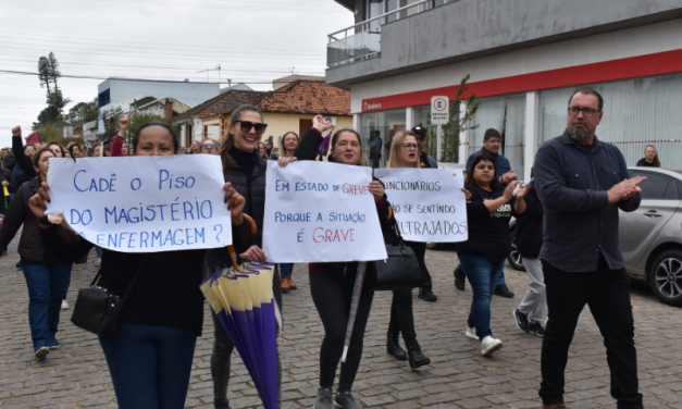 Greve dos servidores da Prefeitura Municipal reivindica atualização salarial