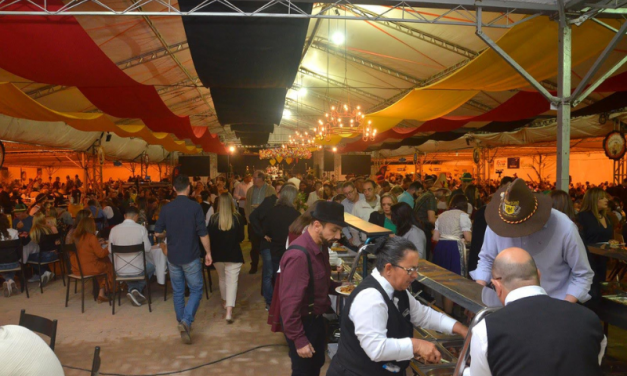 Véspera de feriado e de 34ª Südoktoberfest: A NOITE PROMETE!