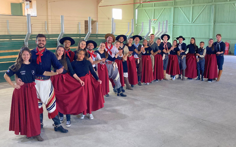 ATRAVÉS DA TRADIÇÃO E CULTURA, GRUPO CULTURAL OS ARAGANOS, TRAZ MENSAGEM DE RECONSTRUÇÃO EM SUA ESSÊNCIA