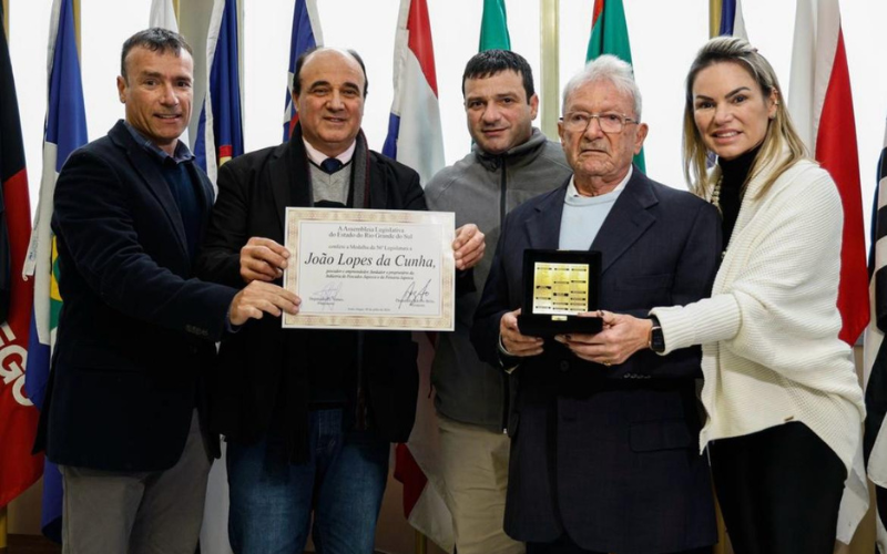 ‘CHINGA’, DA JAPESCA, HOMENAGEADO COM MEDALHA DA 56ª LEGISLATURA DA ASSEMBLEIA LEGISLATIVA