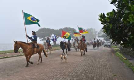 20 DE SETEMBRO: ORDEM DOS PIQUETES NO DESFILE FARROUPILHA