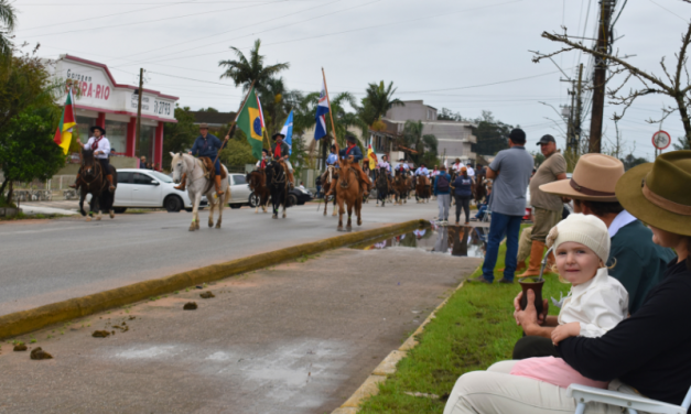 TRADIÇÃO: O DESFILE FARROUPILHA EM SÃO LOURENÇO DO SUL