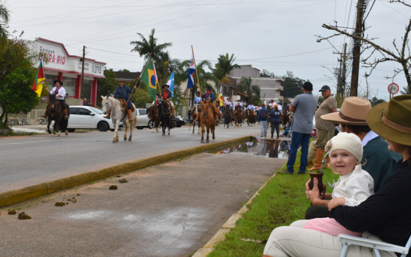 TRADIÇÃO: O DESFILE FARROUPILHA EM SÃO LOURENÇO DO SUL