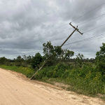 ALÔ EQUATORIAL: POSTE NA NESTOR FERNANDO GRAEFF ESTÁ SENDO SUSTENTADO APENAS PELA REDE