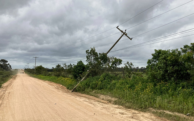 ALÔ EQUATORIAL: POSTE NA NESTOR FERNANDO GRAEFF ESTÁ SENDO SUSTENTADO APENAS PELA REDE