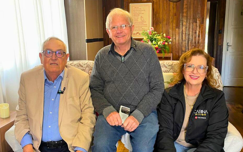 EMPRESÁRIO LOURENCIANO CARLOS HEITOR SCHNORR, É HOMENAGEADO PELA TECHNOS RELÓGIOS 100 ANOS