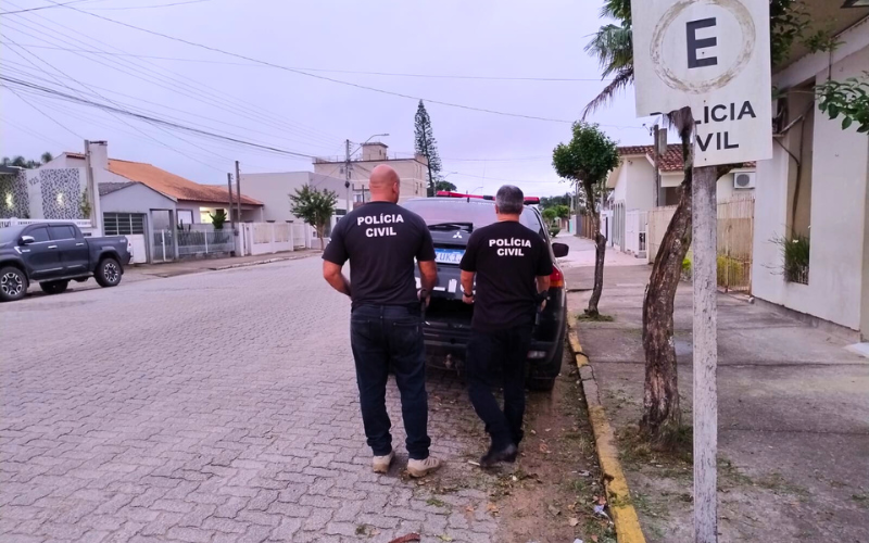 DUPLA É PRESA EM FLAGRANTE POR TRÁFICO DE DROGAS EM SÃO LOURENÇO DO SUL