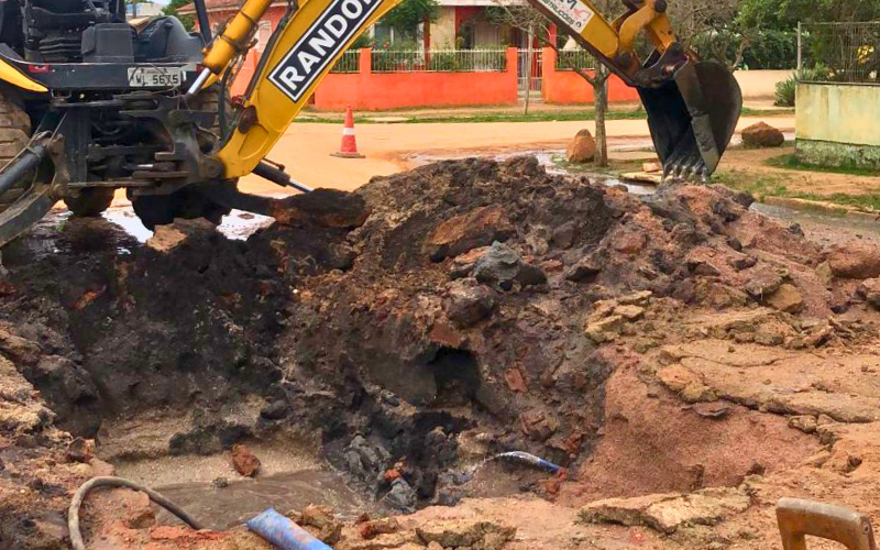 REPARO DA CORSAN: BAIRROS NAVEGANTES E BALNEÁRIO ESTÃO COM O ABASTECIMENTO DE ÁGUA INTERROMPIDO