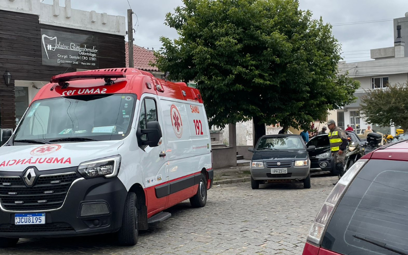 CONDUTOR EMBRIAGADO CORTA A FRENTE DE MOTOCICLISTA, NA PIO FERREIRA