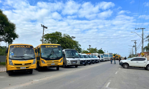 EM ATO DE PRESTAÇÃO DE CONTAS, PREFEITO EXPÕE VEÍCULOS ADQUIRIDOS NO MANDATO