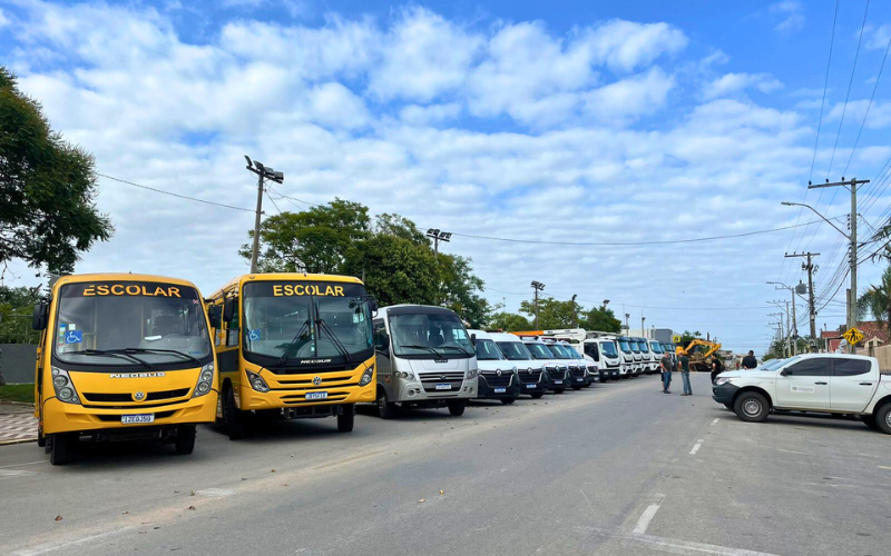 EM ATO DE PRESTAÇÃO DE CONTAS, PREFEITO EXPÕE VEÍCULOS ADQUIRIDOS NO MANDATO