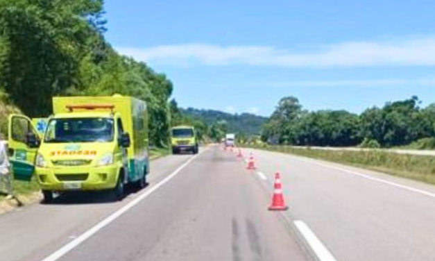 BR-116: COLISÃO TRASEIRA ENTRE DOIS CAMINHÕES, PRÓXIMO À ESTRADA DO SÍTIO