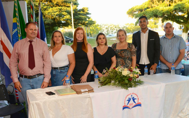 A FORMATURA E HOMENAGENS DA ESCOLA PROF. RODOLFO BERSCH