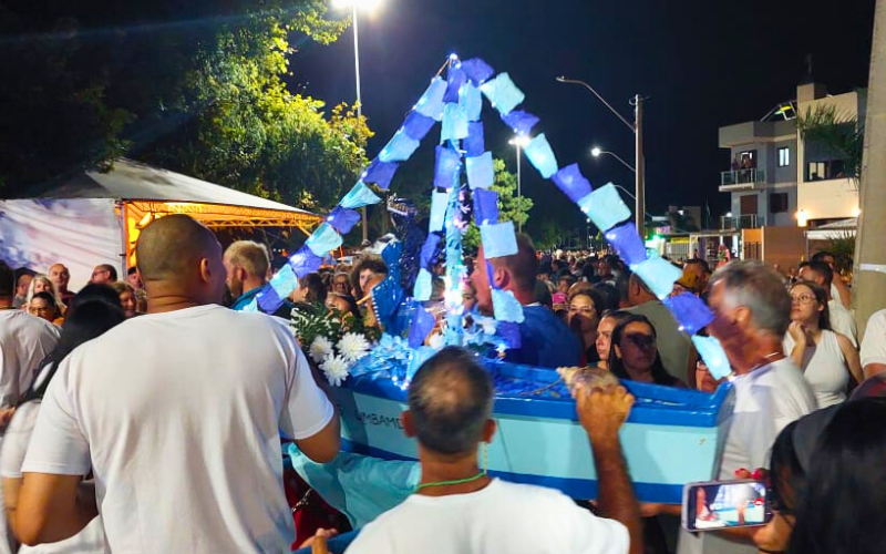 FESTA DE IEMANJÁ RESGATA BOM PÚBLICO DE DEVOTOS NA PRAIA DA BARRINHA