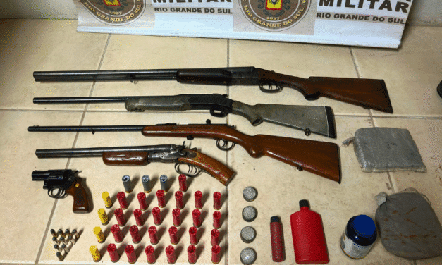BRIGADA MILITAR PRENDE HOMEM POR POSSE ILEGAL DE ARMAS, EM CRISTAL