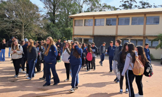 GOVERNO DO ESTADO DÁ INÍCIO AO 2º SEMESTRE COM 32 MIL ALUNOS NA REGIÃO DA 5ª CRE