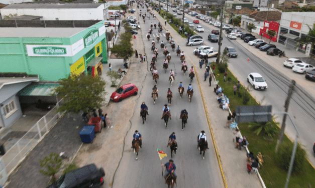 ORGULHO GAÚCHO: CERCA DE 700 CAVALARIANOS DESFILAM NO 20 DE SETEMBRO EM SÃO LOURENÇO DO SUL