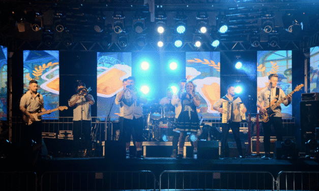 ANIMAÇÃO E CULTURA NA SEGUNDA NOITE DA 36ª SÜDOKTOBERFEST