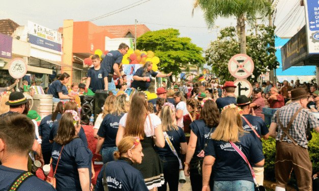 SÜDOKTOBERFEST SE CONSOLIDA COMO UMA DAS MAIORES DO RS COM DESFILE HISTÓRICO