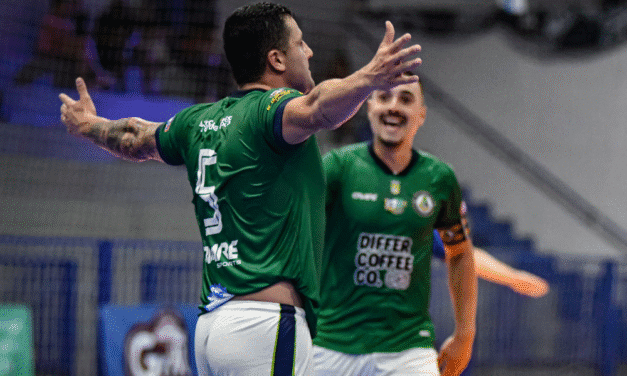 ‘TREM DA SIMPATIA’ VENCE CAMAQUÃ FORA DE CASA — ARROIO GRANDE FICA COM A ÚLTIMA VAGA ÀS SEMIFINAIS DA CCDF SELEÇÕES