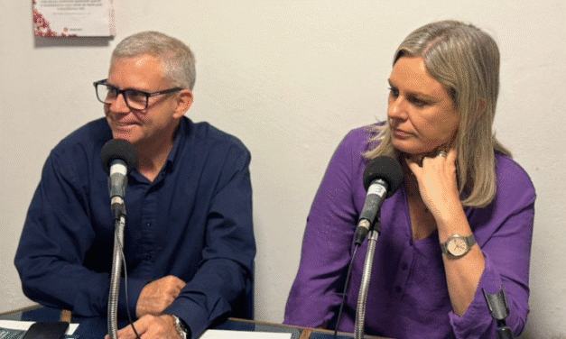 SECRETÁRIA DE RELAÇÕES INSTITUCIONAIS E PREFEITO DEBATEM AÇÕES DE CONTENÇÃO CLIMÁTICA