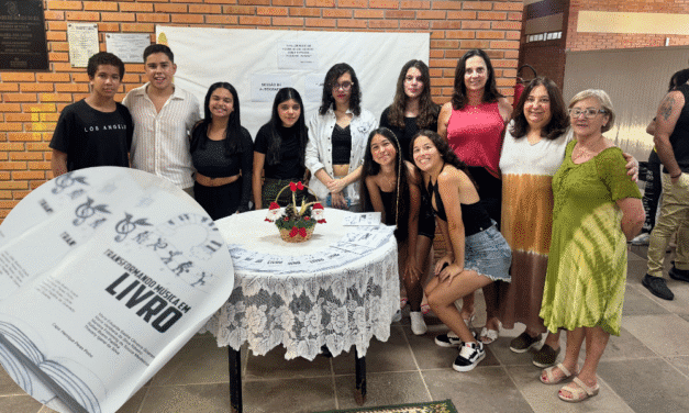 ALUNOS DO 9º ANO DA VICENTE DI TOLLA LANÇAM OBRA “TRANSFORMANDO MÚSICA EM LIVRO”