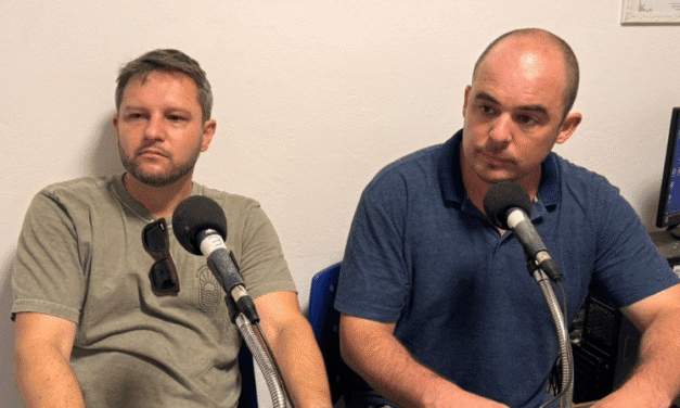 PRESIDENTE E 1º SECRETÁRIO DO LEGISLATIVO CONCEDEM ENTREVISTA AO SLR RÁDIO