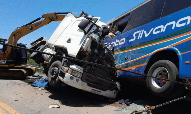 TRAGÉDIA NA BR-116: NÚMERO DE MORTOS SOBE PARA 11 APÓS GRAVE ACIDENTE