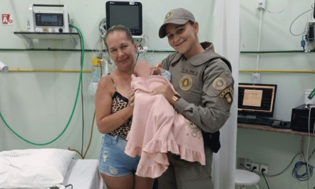 HERÓIS DE FARDA: BRIGADA MILITAR SALVA RECÉM-NASCIDA ENGASGADA