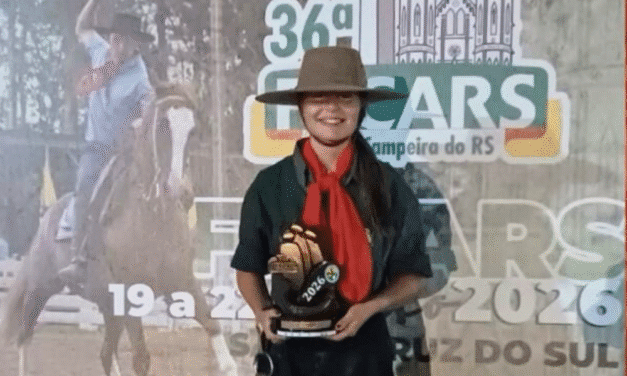 JÚLIA MILECH CONQUISTA 3º LUGAR NA FECARS E DESTACA PARTICIPAÇÃO, EM ENTREVISTA AO SLR