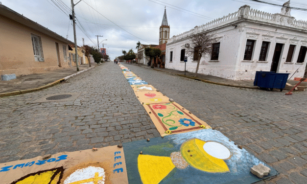TAPETES DE CORPUS CHRISTI LEVAM COR, ARTE E DEVOÇÃO