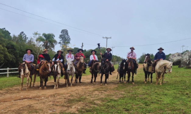 CHAMA CRIOULA: OS CAMINHOS PERCORRIDOS PELOS CAVALEIROS DO SEPÉ
