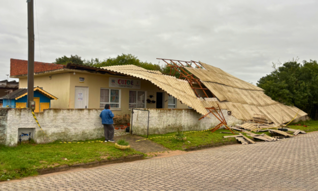 TEMPORAL CAUSA DESTRUIÇÃO E DEIXA GRANDE PARTE DE SÃO LOURENÇO DO SUL SEM ENERGIA