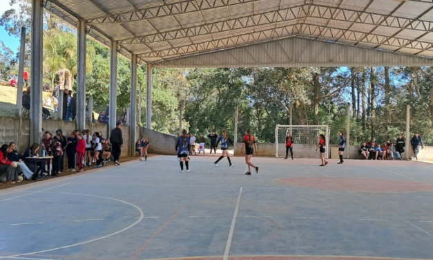 ESCOLA PROF. RODOLFO BERSCH CELEBRA 87 ANOS COM ENTREGA DA COBERTURA DA QUADRA ESPORTIVA