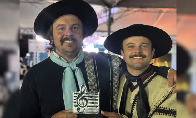 “NÃO SAIO DO MEU PAGO” CONQUISTA O PRÊMIO DE MELHOR TEMA CAMPEIRO NA 16ª EXPOCANTO